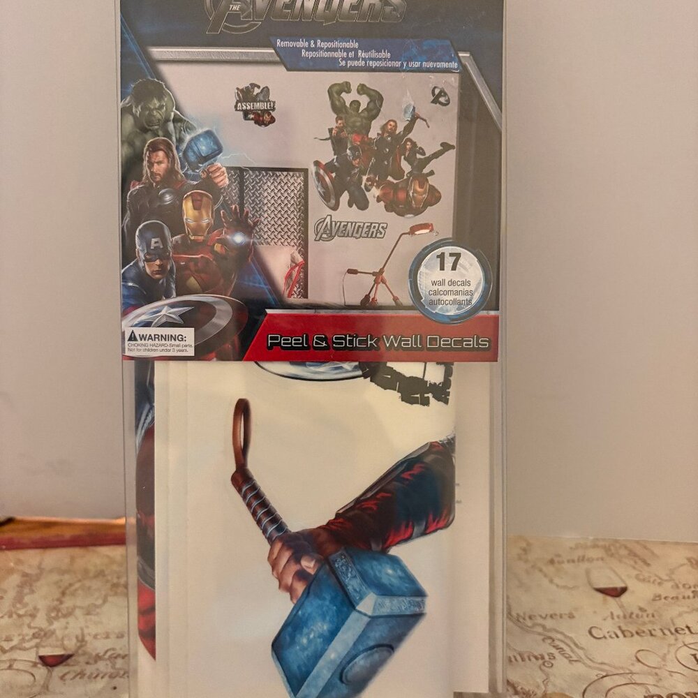 NWT Marvel Avengers 17 Pc Wall Decals Peel & Stick